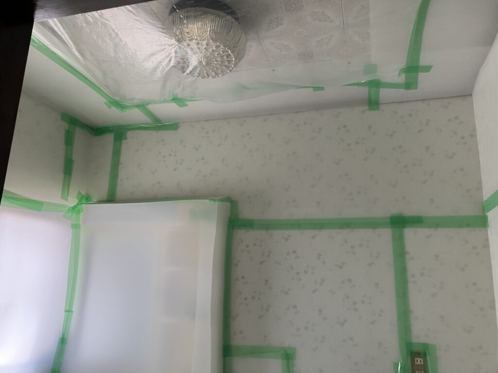 解体の際、洗面室をしっかり養生