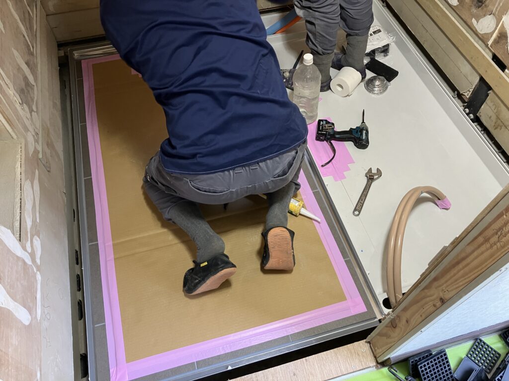 メーカーによる組立工事が始まりました。