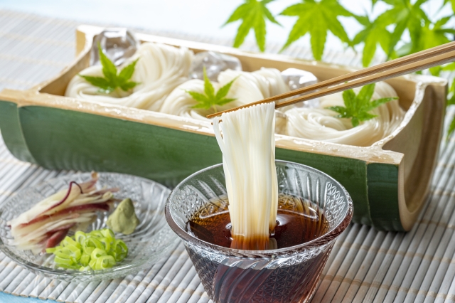 そうめんの　ゆで汁はどう捨てる？